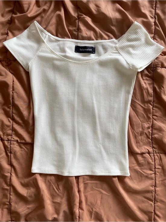Reformation Tops - Reformation white Ribbed Off-Shoulder Crop Top